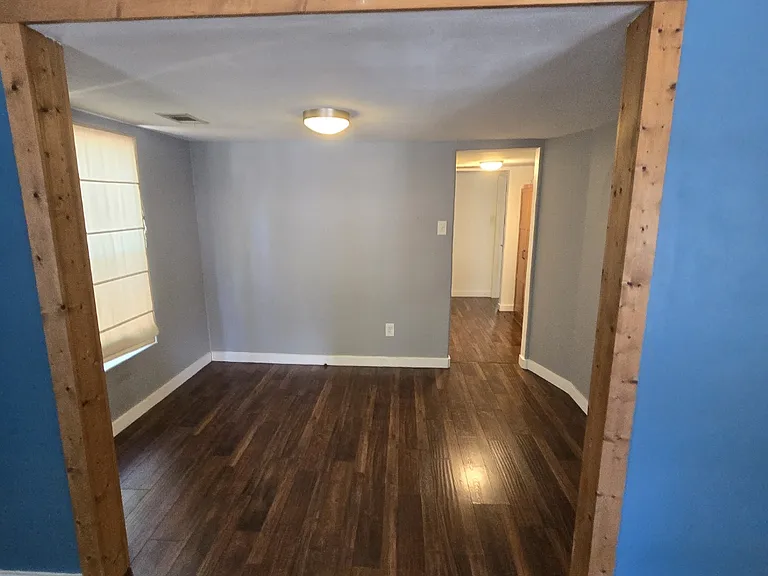2514 E 3rd St — Photo 9
