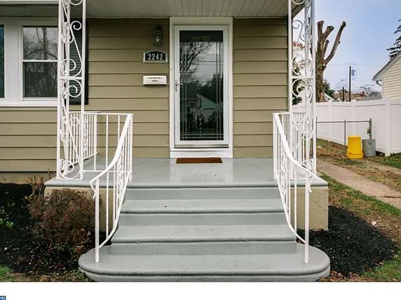 4th image of 2242 Mulford Ave