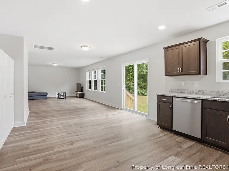 7811 Lucinda Ln — Photo 9