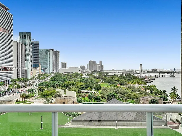 325 Biscayne Blvd #2519 — Photo 37