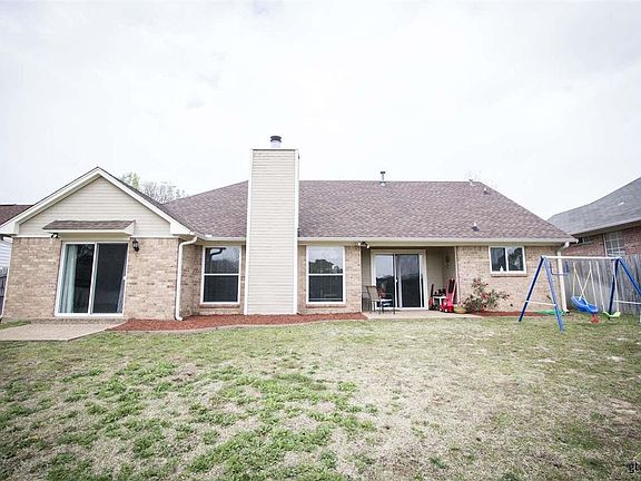 2nd image of 418 Eisenhower Dr