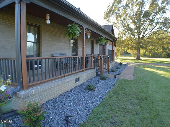 3rd image of 16 Brookfield Dr