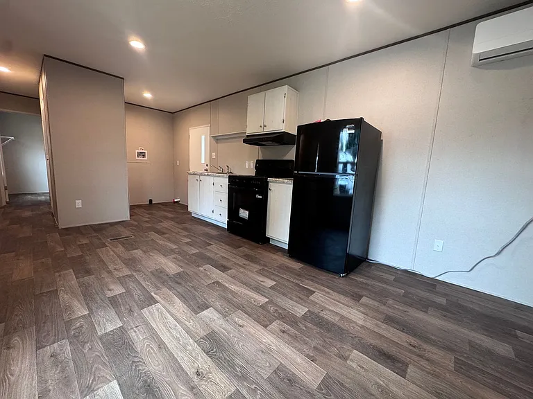 1111 Alexandria Rd SW — Photo 2