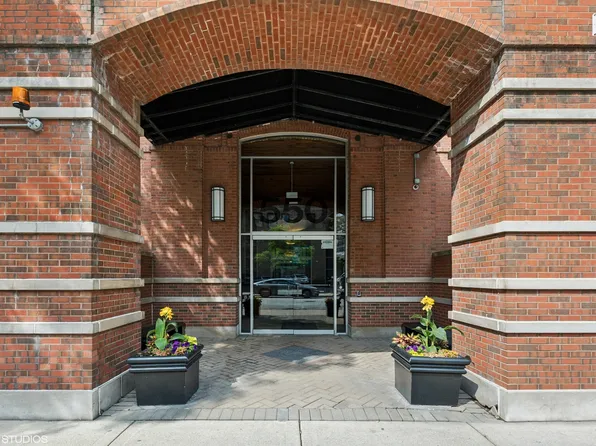 550 N Kingsbury St APT 521, Chicago, IL 60654