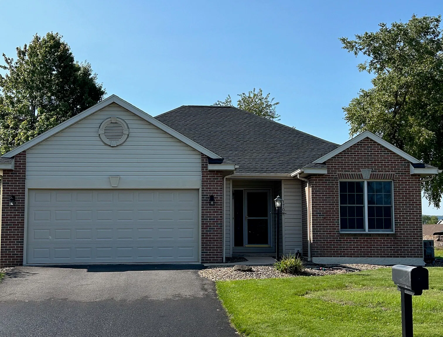 3 bed, 2600 sqft, $2,700 — Photo 1