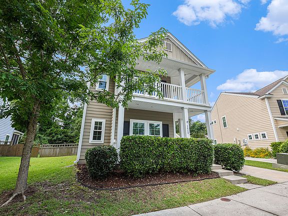 3rd image of 1613 Sparkleberry Ln