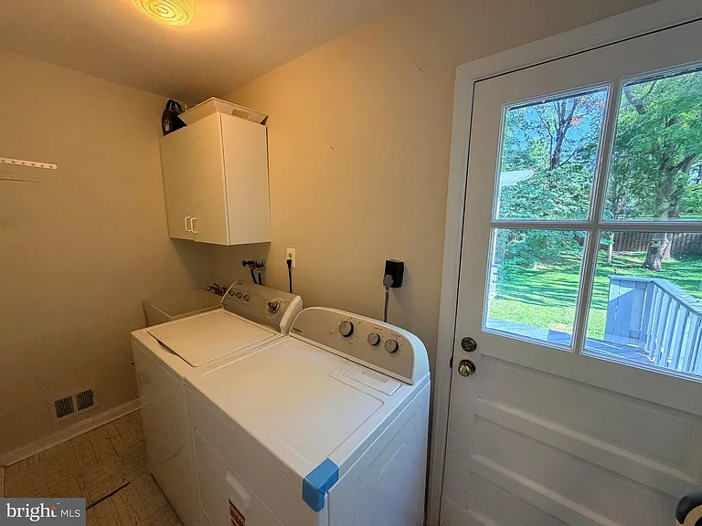 10802 Hunt Club Rd — Photo 17