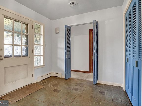 2nd image of 400 W Race St