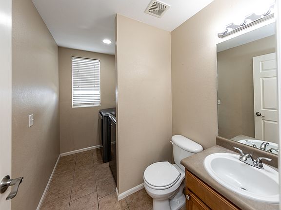 4th image of 1779 Capital Dr