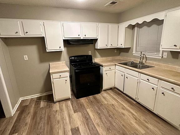 4th image of 2965 Normandy Dr