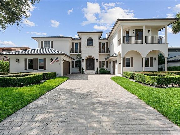 2nd image of 3030 NE 45th Street