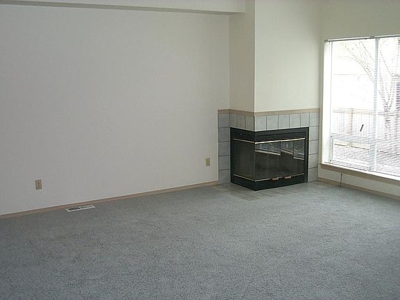4th image of 1615 Bellevue Way NE APT 9