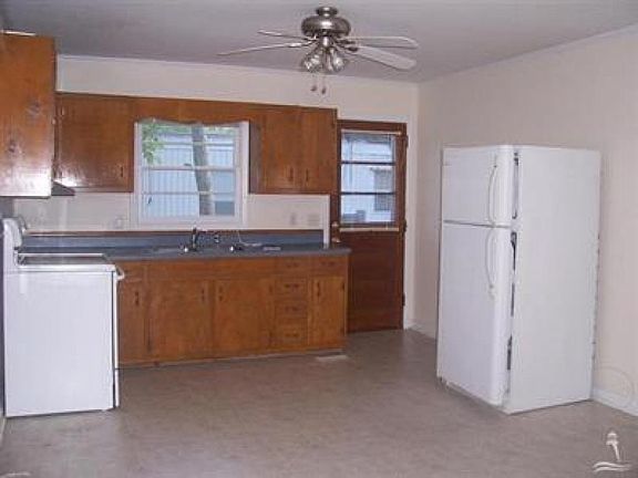 4th image of 128 NE 74th St