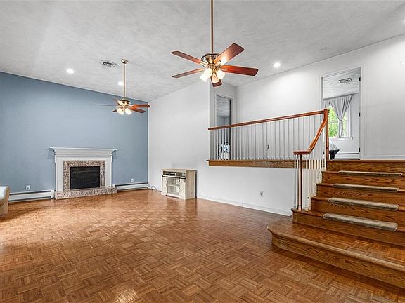 5th image of 80 Woodbridge Dr