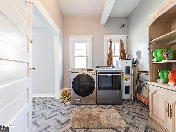 4th image of 1293 Courtland Ave
