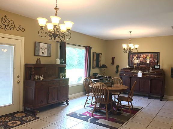 Breakfast w/picture window