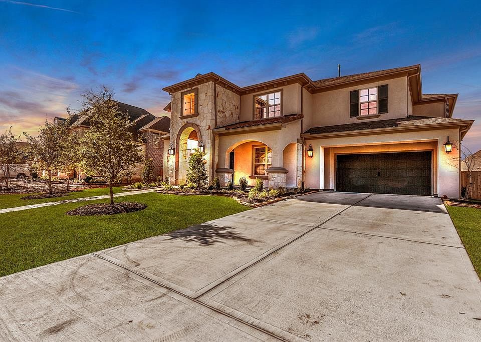 1st image of 924 Gadston Park Ln
