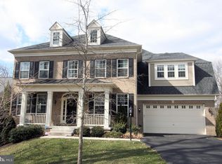 2712 Pioneer Ln, Falls Church, VA 22043
