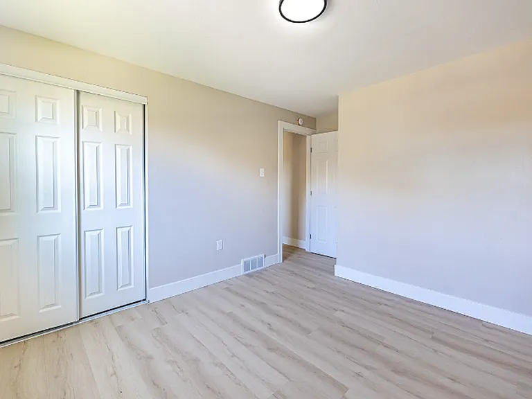 476 Fielding Dr — Photo 14