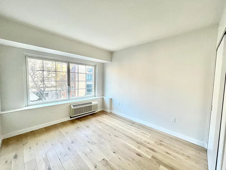 555 Waverly Ave #3G — Photo 10