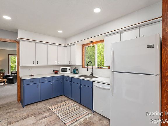 5th image of 3999 Leonard St