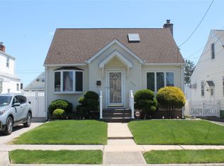 285 Harrison St, Franklin Square, NY 11010