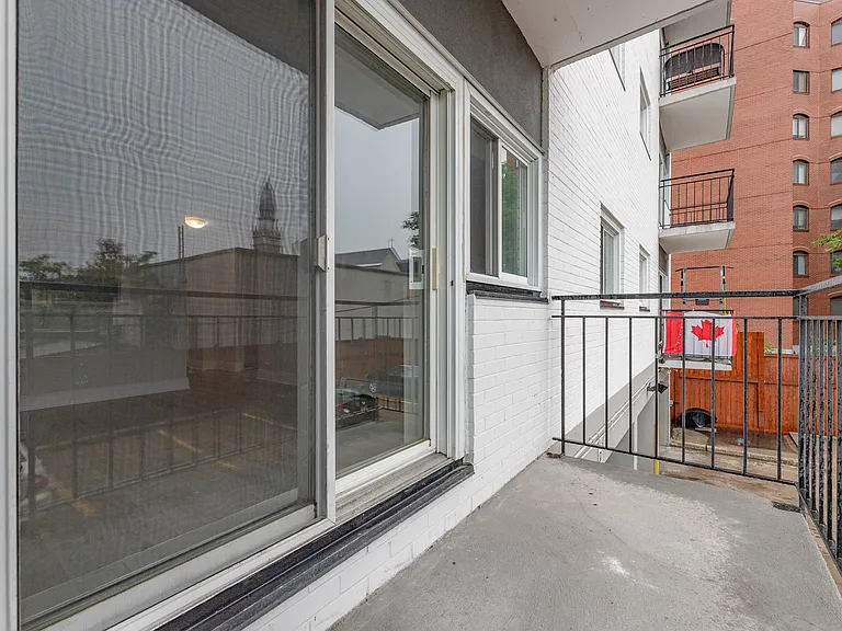 215 Clarence St — Photo 19