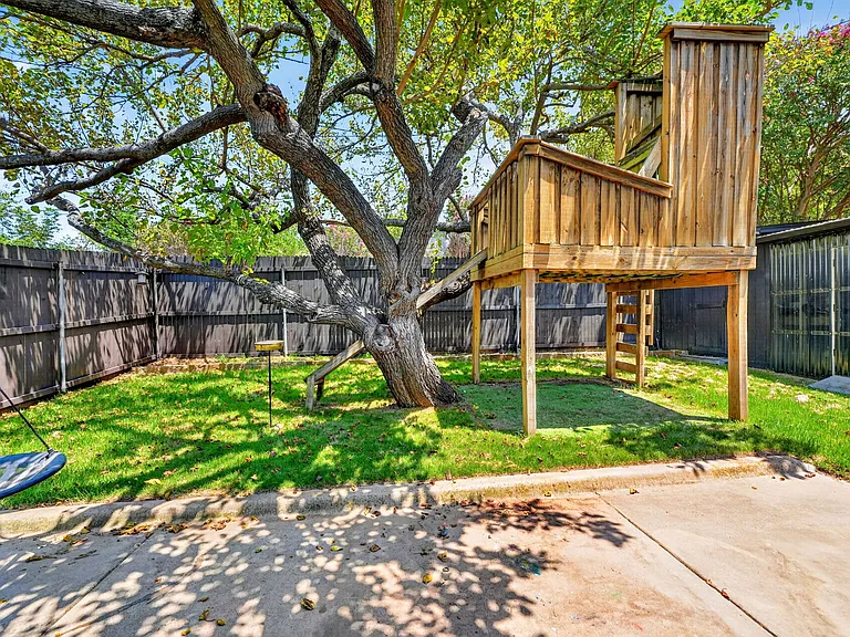 505 Whittle Way — Photo 36