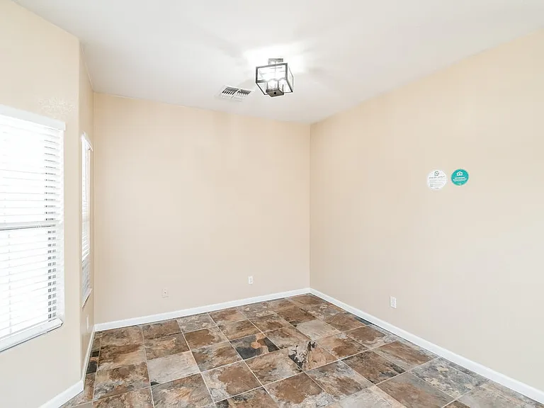 810 E Rossi Ct — Photo 5