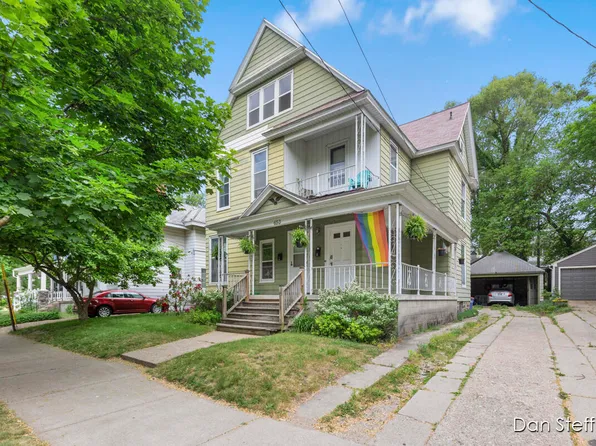 653 Lake Dr SE, Grand Rapids, MI 49503