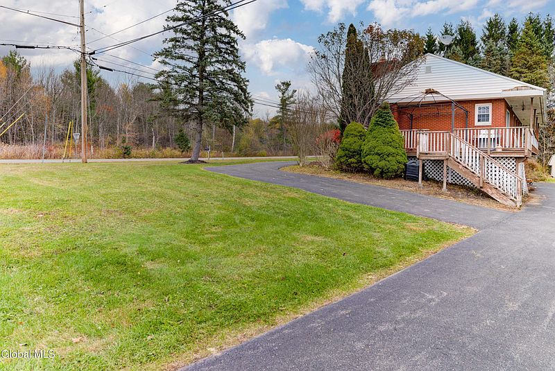 3rd image of 4126 Duanesburg Churches Road