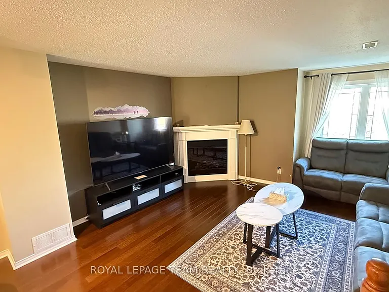 390 Crownridge Dr — Photo 6