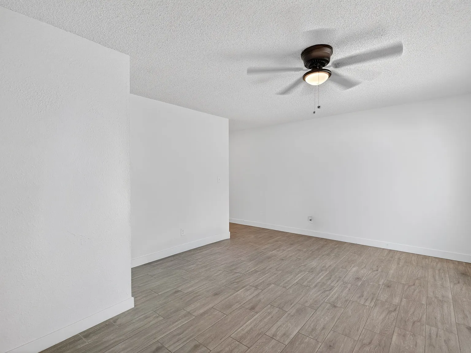 2 bed, 910 sqft, $1,600 — Photo 4