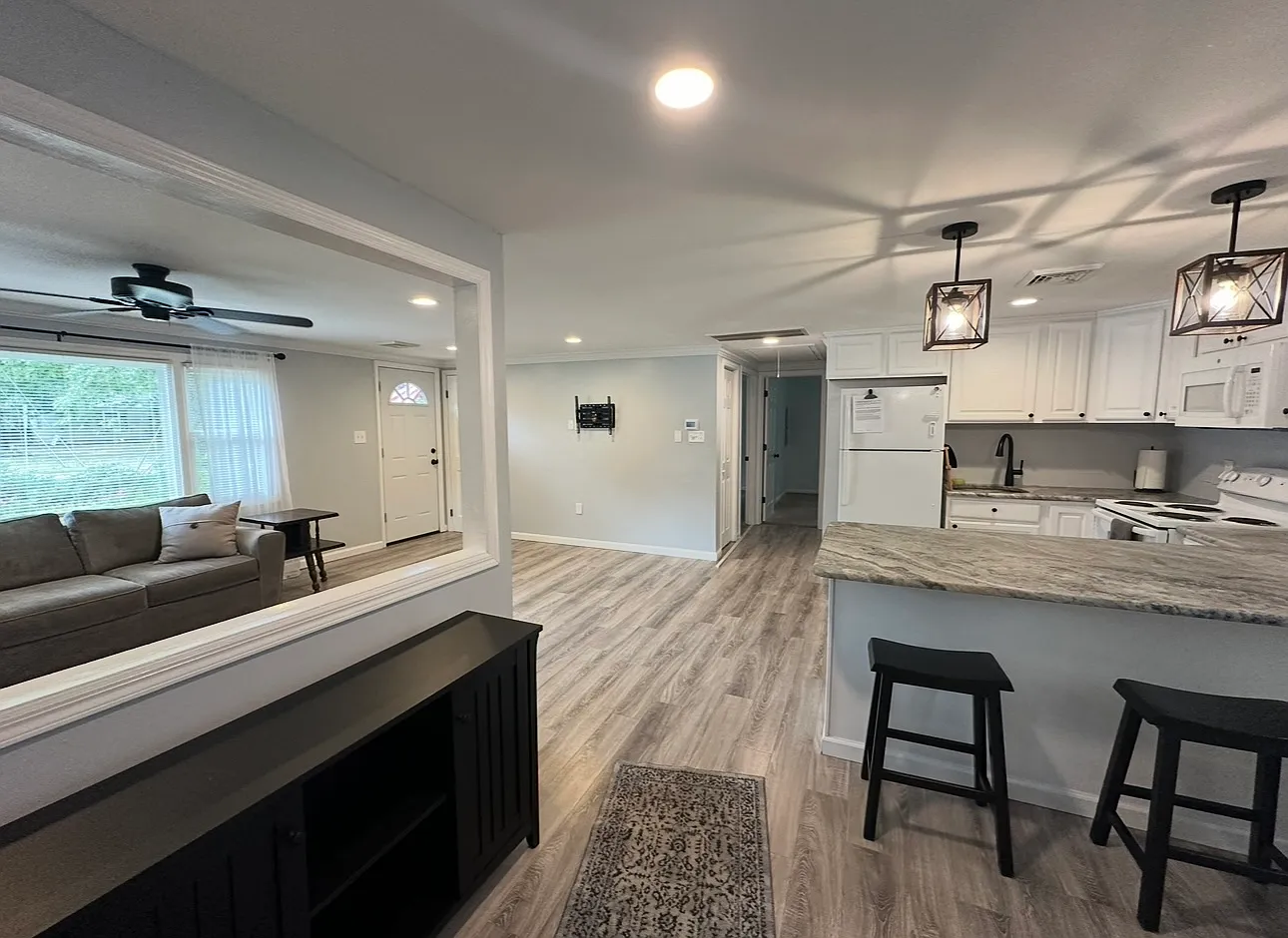 2 bed, 864 sqft, $2,300 — Photo 3