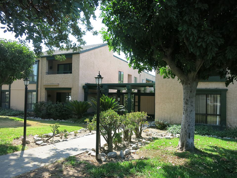1st image of 1126 Fairview Ave Unit 207