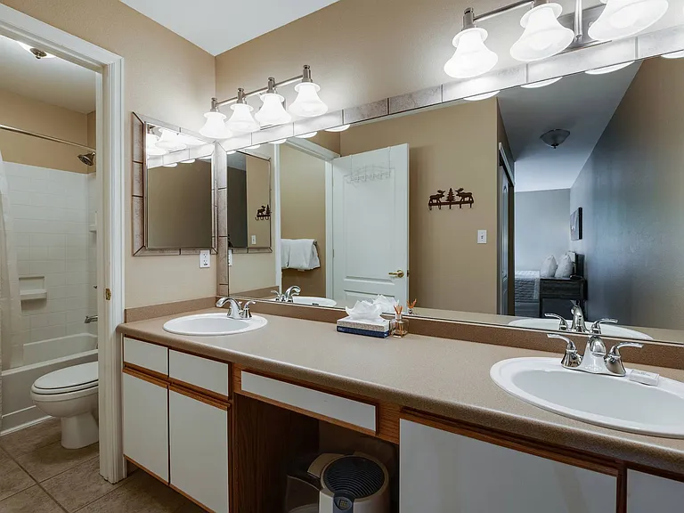 1509 Point Dr — Photo 3