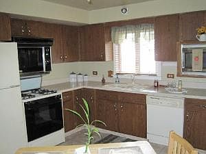 4th image of 10436 S Long Ave