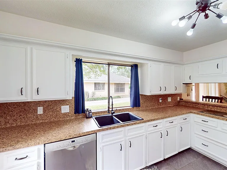 3819 Brook Shadow Dr — Photo 12