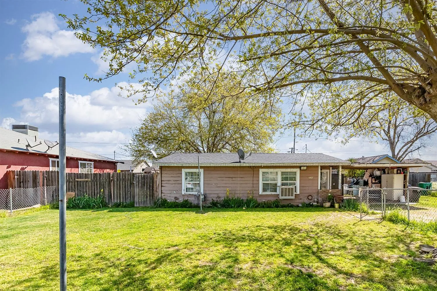 2394 Meadowbrook Ave photo 1