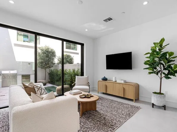 1933 Dock St, West Palm Beach, FL 33401