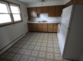 130 S 4th St APT 3, Capron, IL 61012