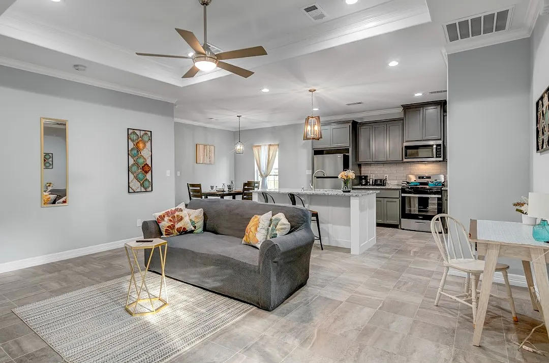 3 bed, $3,600 — Photo 3
