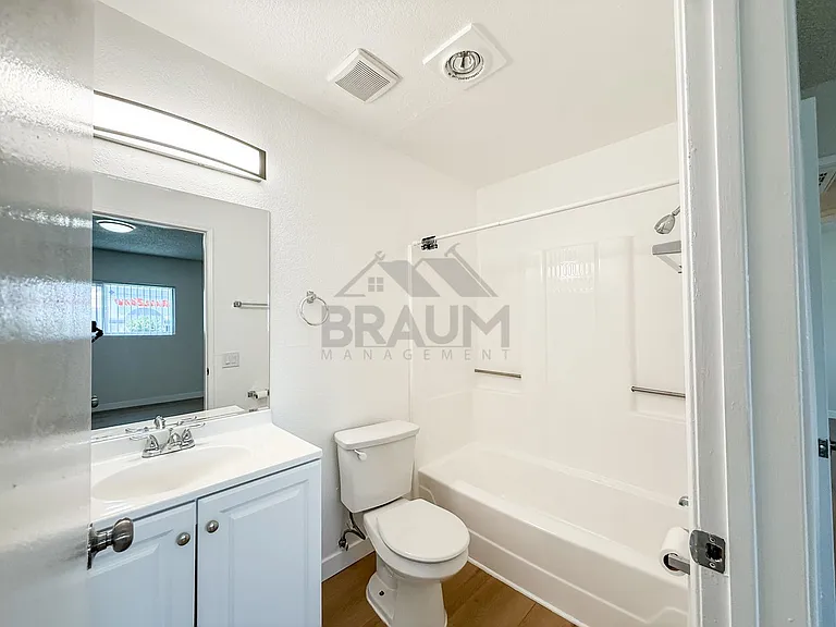 11007 Hartsook St #112 — Photo 28