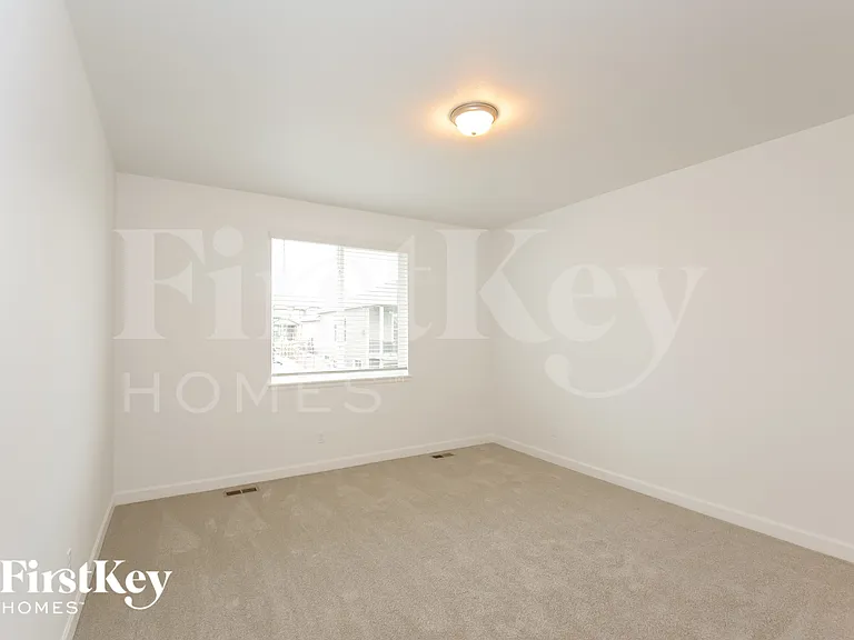496 Kansas Ave — Photo 8