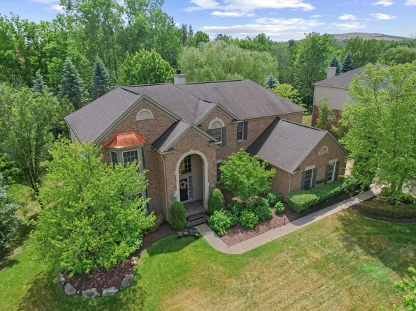 49828 Waterstone Estates Cir, Northville, MI 48168