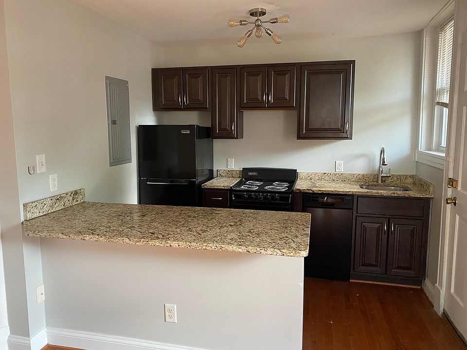 1st image of 2011 Rosewood Ave APT 3