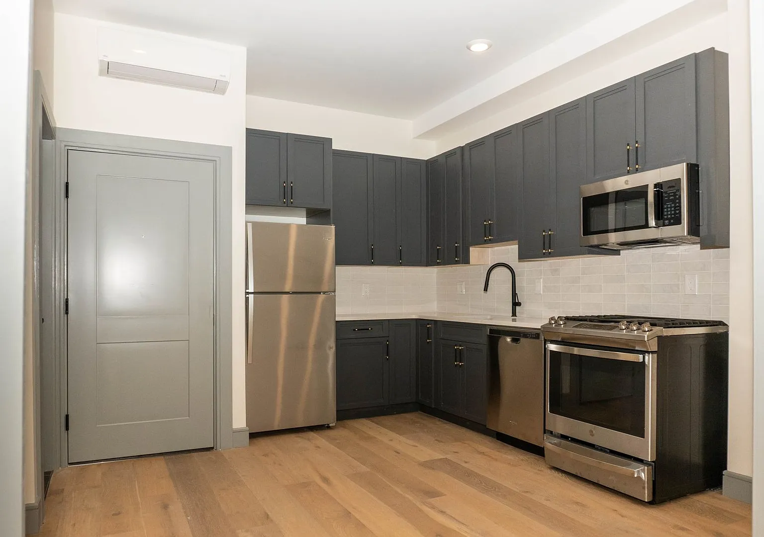 327 S 16th St — Photo 1