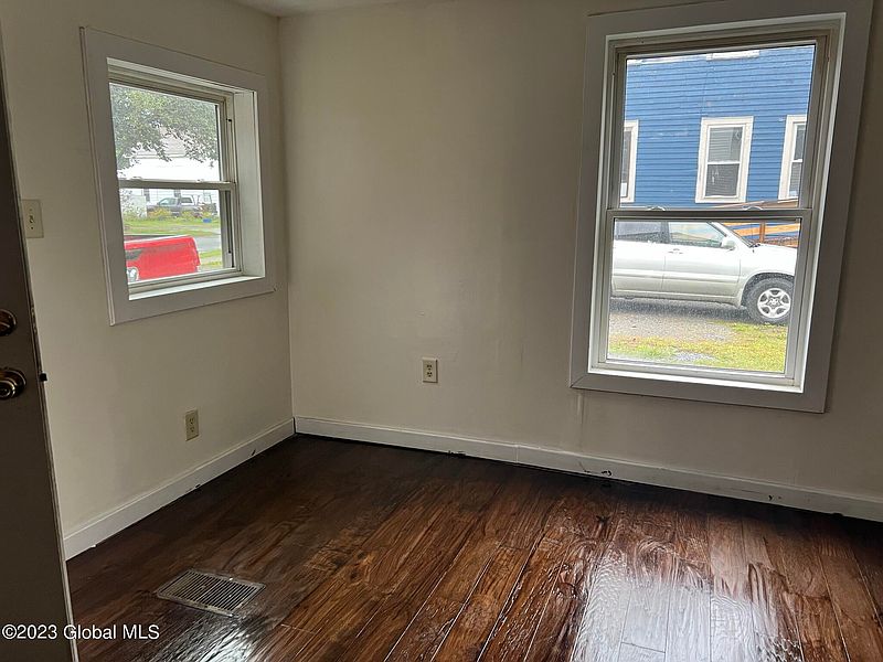 2nd image of 40 Montcalm Street