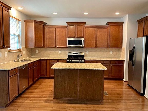 4th image of 7288 Mockingbird Cir