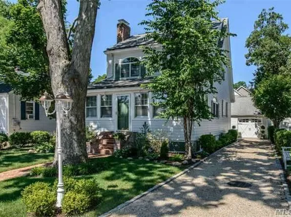 28 Washington Ave, Bayville, NY 11709